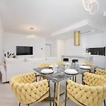 Lux Grzybowska With Parking By Renters Prestige شقة وارسو
