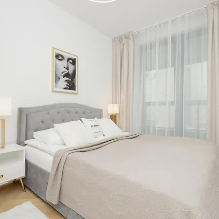 Apartment Lux Grzybowska With Parking By Renters Prestige