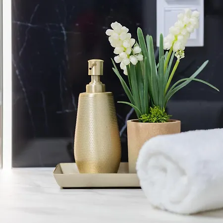 Apartment Lux Grzybowska With Parking By Renters Prestige