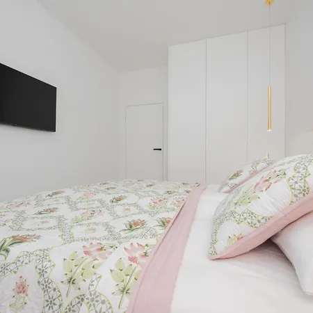 Apartment Lux Grzybowska With Parking By Renters Prestige *
