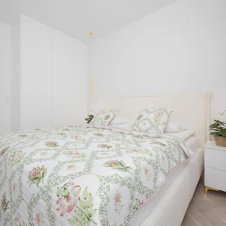 Lux Grzybowska With Parking By Renters Prestige * Warschau