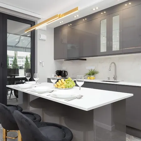 Lux Grzybowska With Parking By Renters Prestige Apartment Warschau