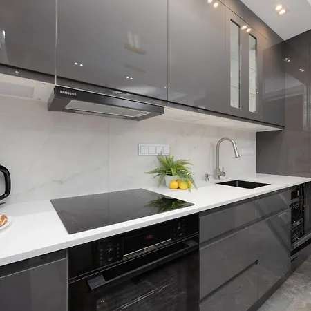 Apartment Lux Grzybowska With Parking By Renters Prestige