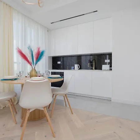 Lux Grzybowska With Parking By Renters Prestige Apartment Warschau