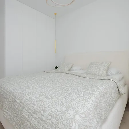 Apartment Lux Grzybowska With Parking By Renters Prestige
