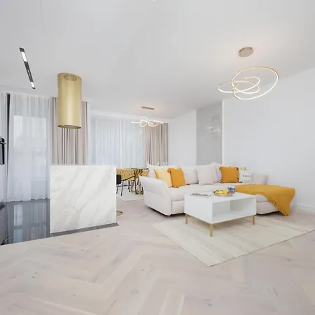Lux Grzybowska With Parking By Renters Prestige