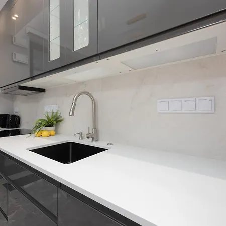 Lux Grzybowska With Parking By Renters Prestige